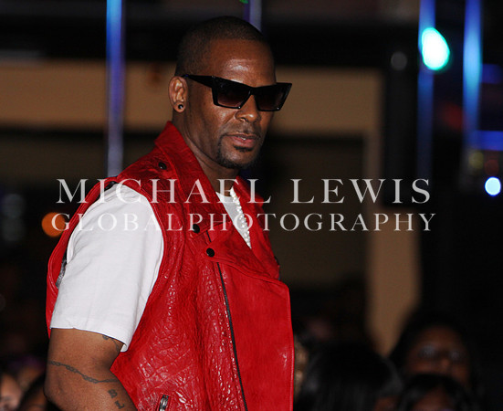 R KELLY IN AUSTIN TX