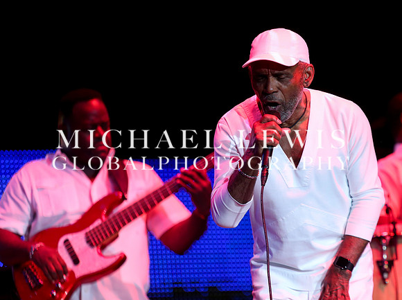 Frankie_Beverly_and_Maze_at_the_Essence_Festival (2)