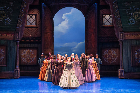 LaurenNicole ChapmanasAnnaandCompany.FrozenNorthAmericanTour.PhotobyMatthewMurphy.Disney - Copy